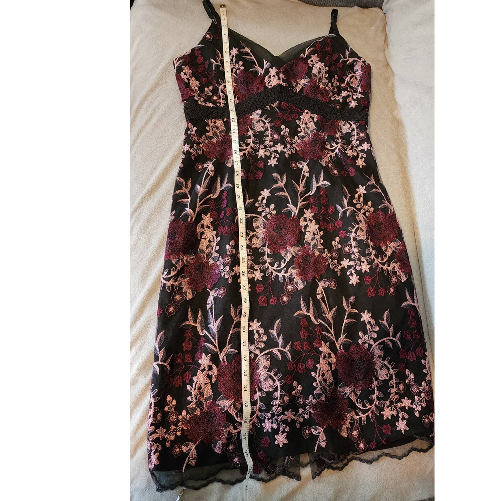 White House Black Market WHBM Embroidered Floral Dress Size 8 - Picture 3 of 6